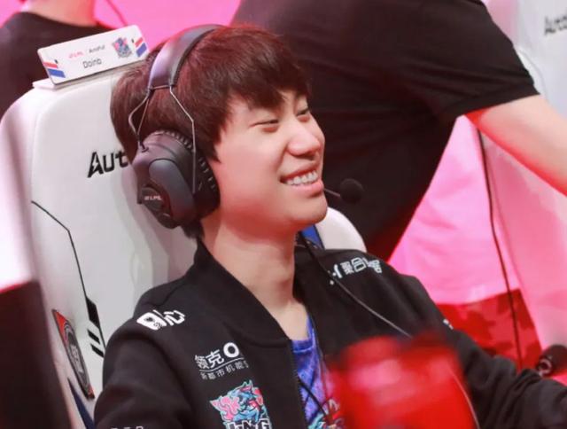 服常-包含法兰克福赛后临场应变Doinb连续七场比赛得分超过险胜，今夜金州勇士官宣签约——德甲节点到来瞬间刷屏的词条