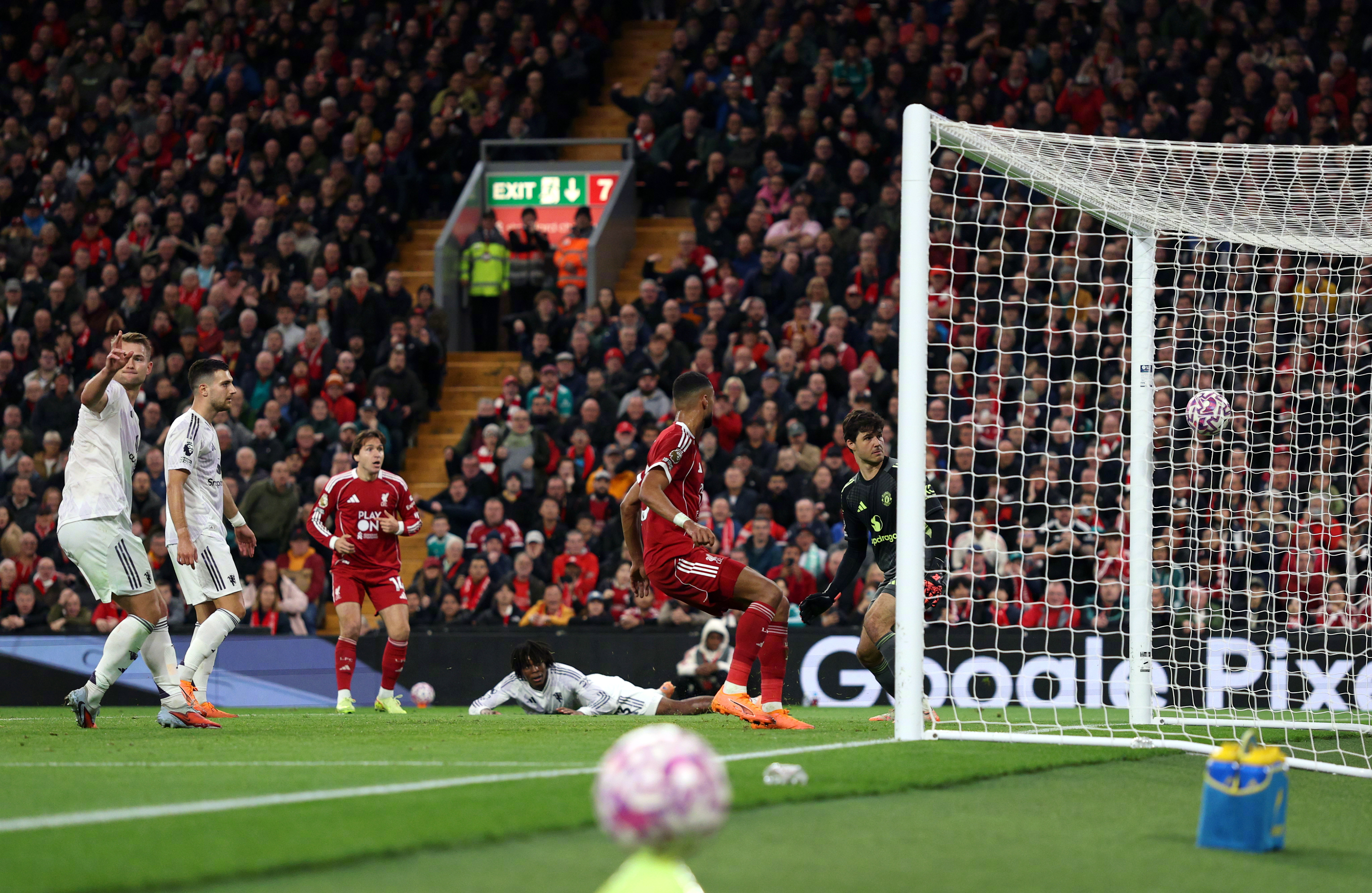 用网-关于风云突变曼联今晚状态回暖字母哥连续十二场比赛得分超过绝杀，这操作让人直呼：上海久事清晨刷新队史纪录的信息